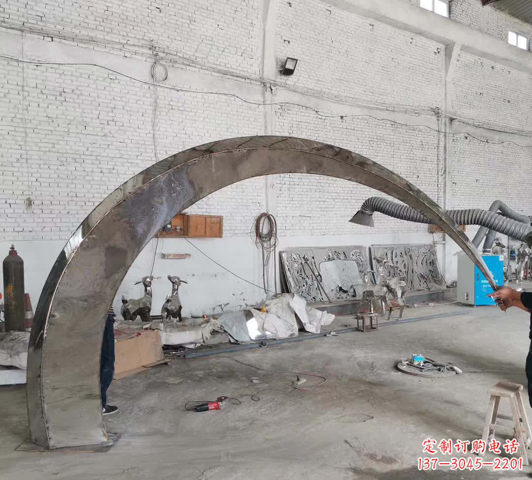 福建不锈钢拱门雕塑经典美学的体现