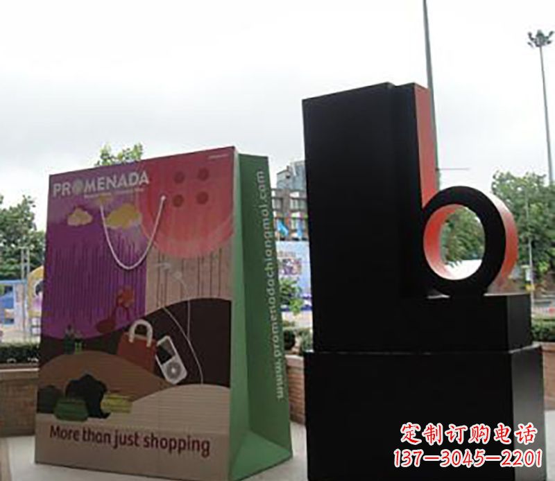 福建不锈钢购物袋雕塑为公园带来现代风格