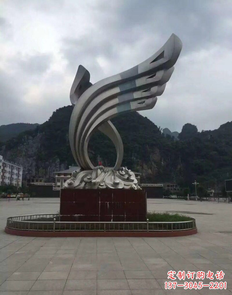 福建翅膀雕塑——环绕不锈钢广场的精美艺术品
