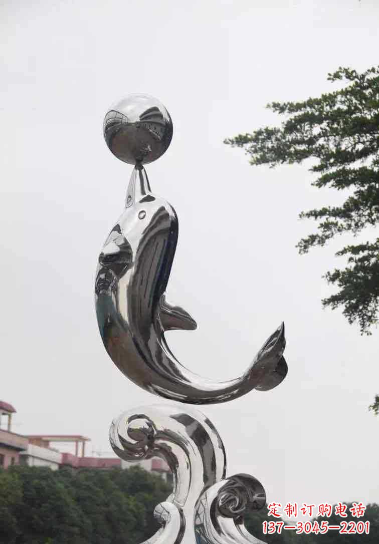 福建海豚雕塑增添不锈钢广场的魅力