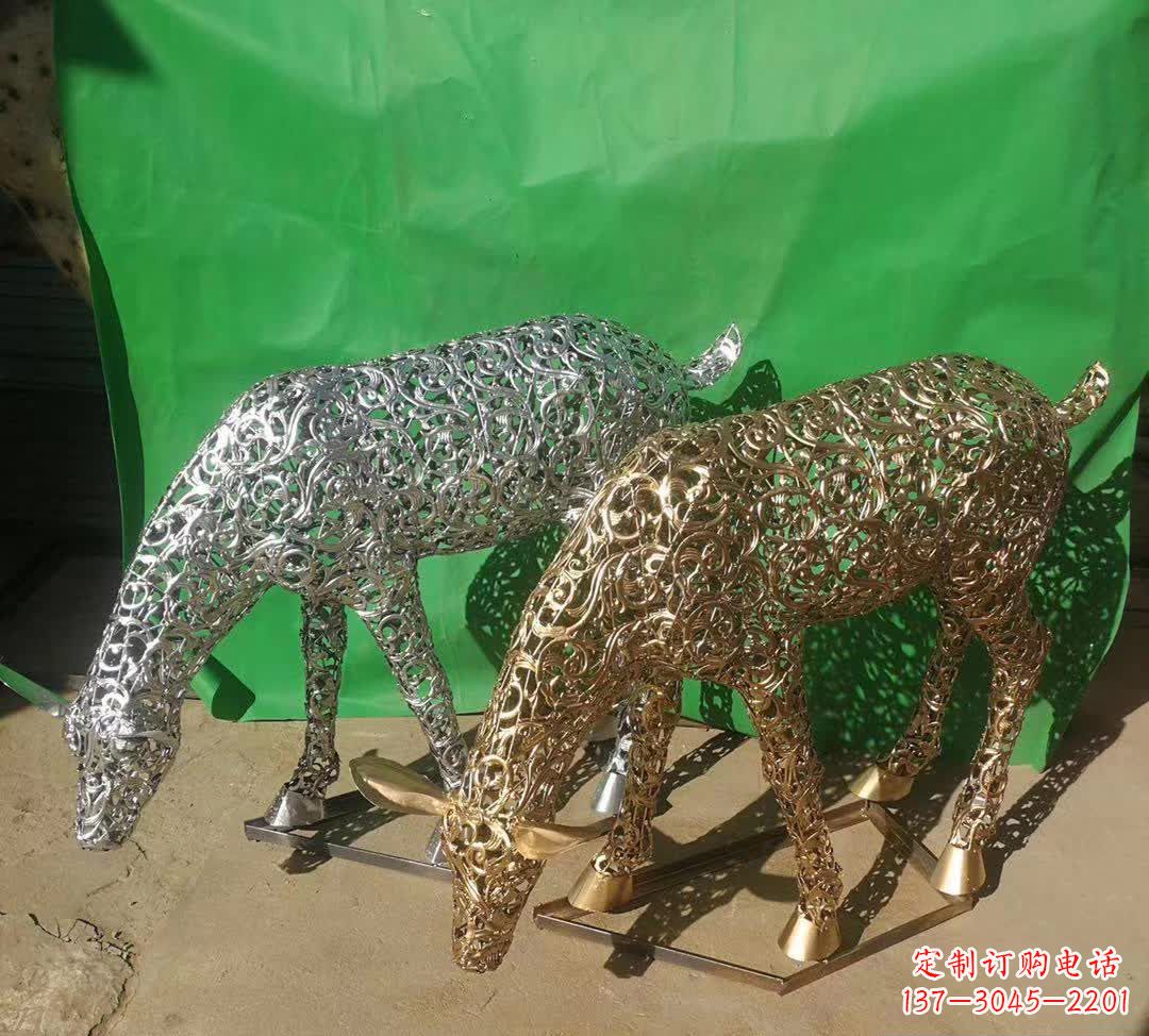 福建不锈钢广场上的梅花鹿雕塑