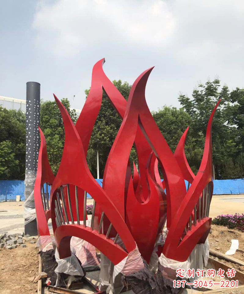 福建不锈钢树叶雕塑美丽而持久的艺术