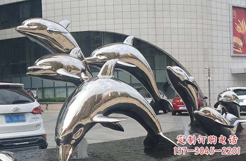 福建海豚雕塑——不锈钢广场上的跳跃动态