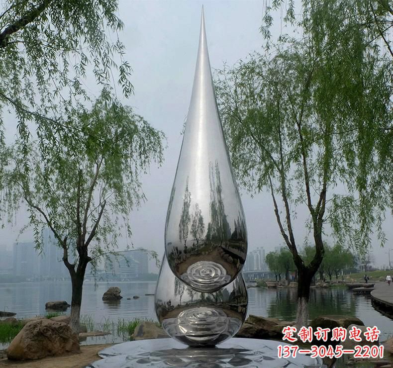 福建不锈钢广场的水滴雕塑