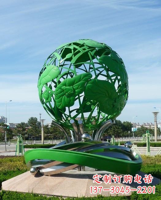 福建荷叶穿梭的美丽雕塑