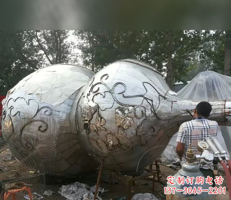 福建不锈钢葫芦雕塑精美绝伦