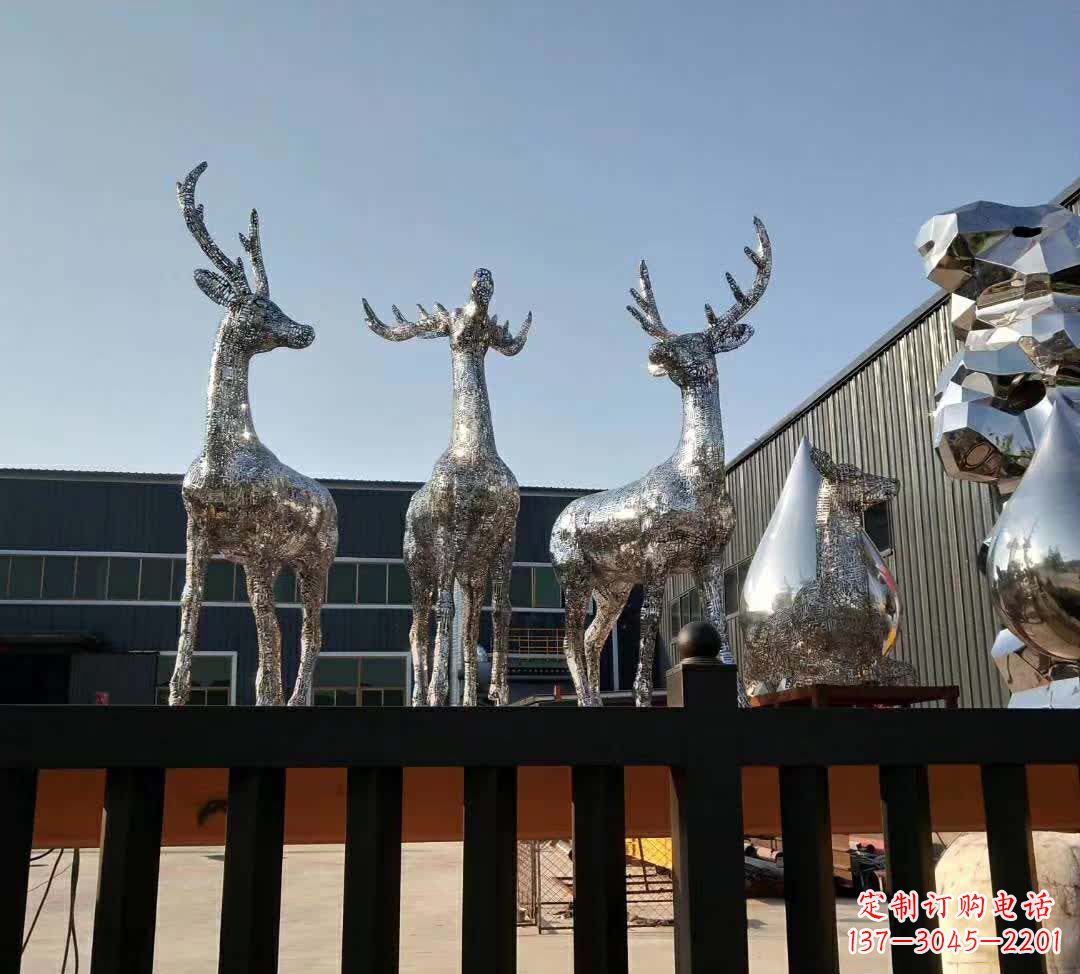 福建不锈钢梅花鹿雕塑给空间增添优雅气息