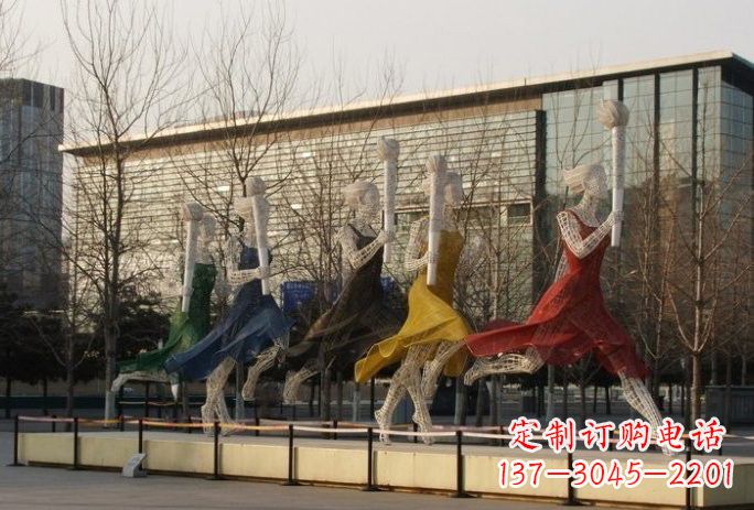 福建不锈钢火炬手雕塑象征着永恒的精神