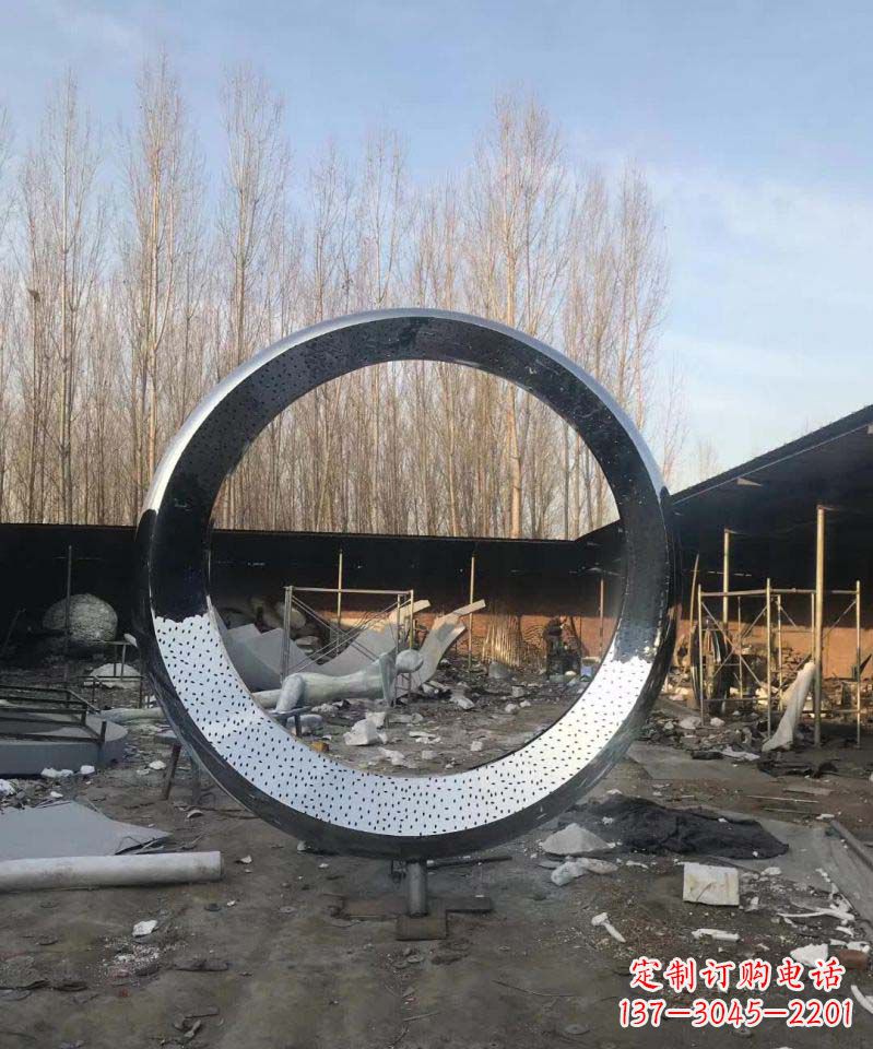 福建不锈钢圆环雕塑抽象美的体现