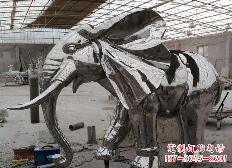 福建不锈钢镜面大象雕塑——独特的艺术精品