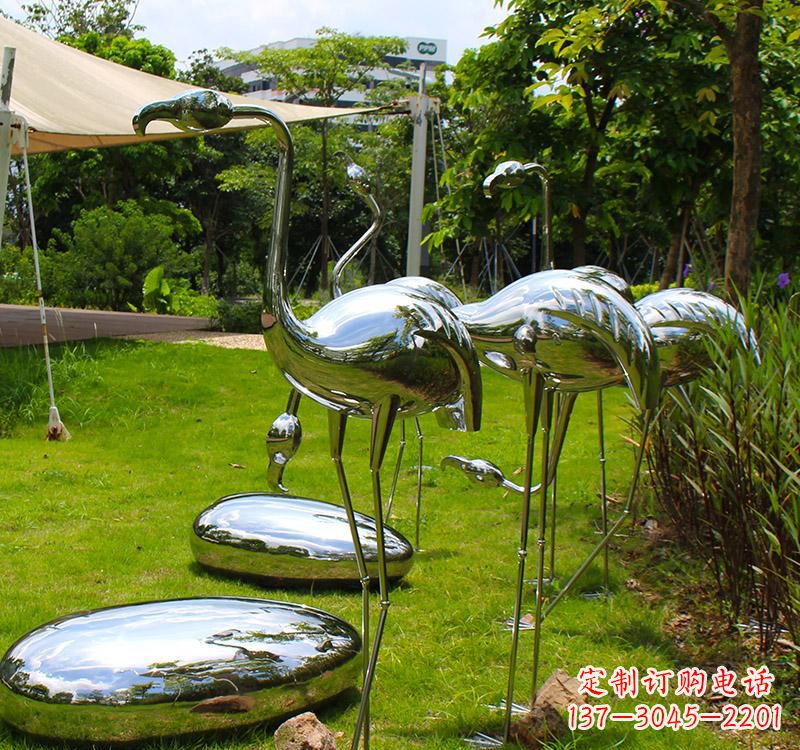 福建不锈钢镜面火烈鸟雕塑精美外形、多彩光泽