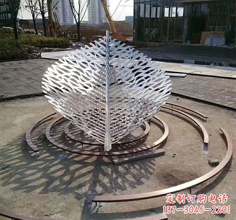 福建不锈钢镂空树叶雕塑——给环境带来美丽