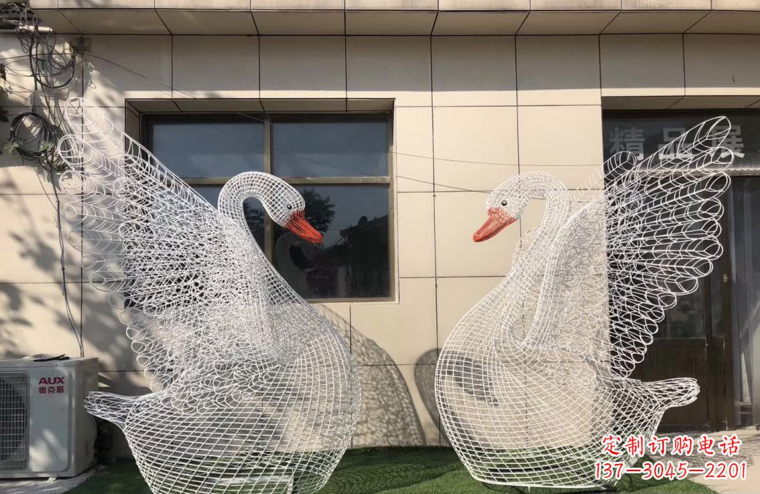福建不锈钢镂空天鹅雕塑象征着美丽的永恒