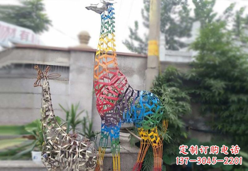 福建长颈鹿雕塑优雅而古典的艺术