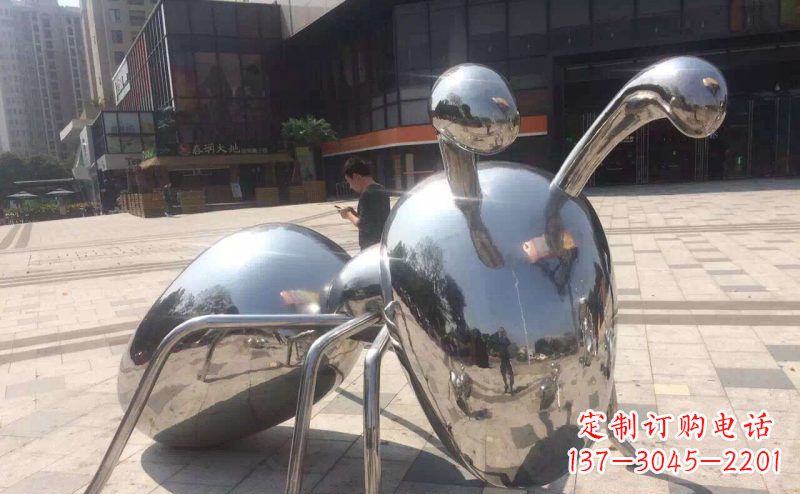 福建不锈钢蚂蚁雕塑精美而富有讽刺意味