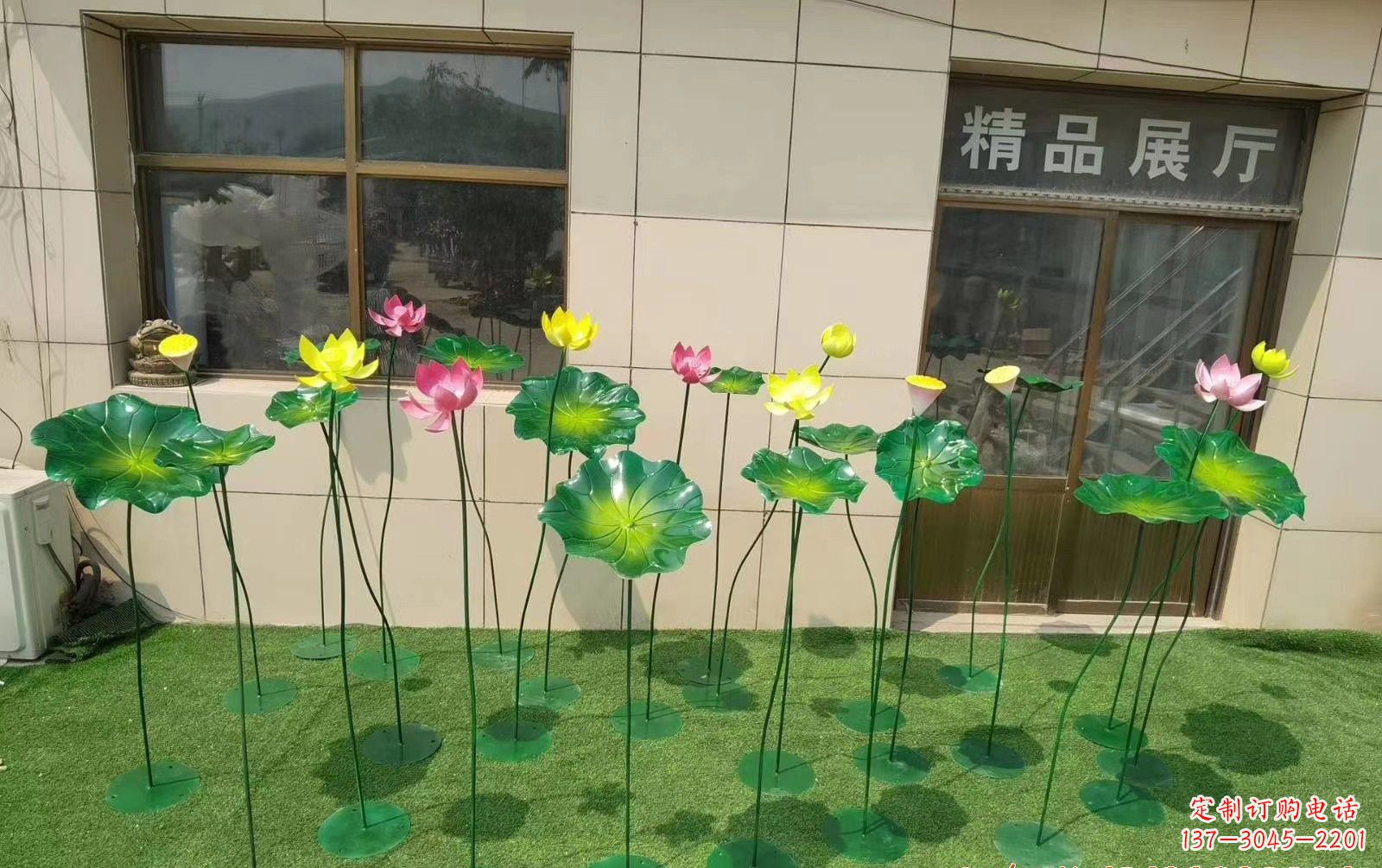 福建不锈钢荷花雕塑给景观增添美感