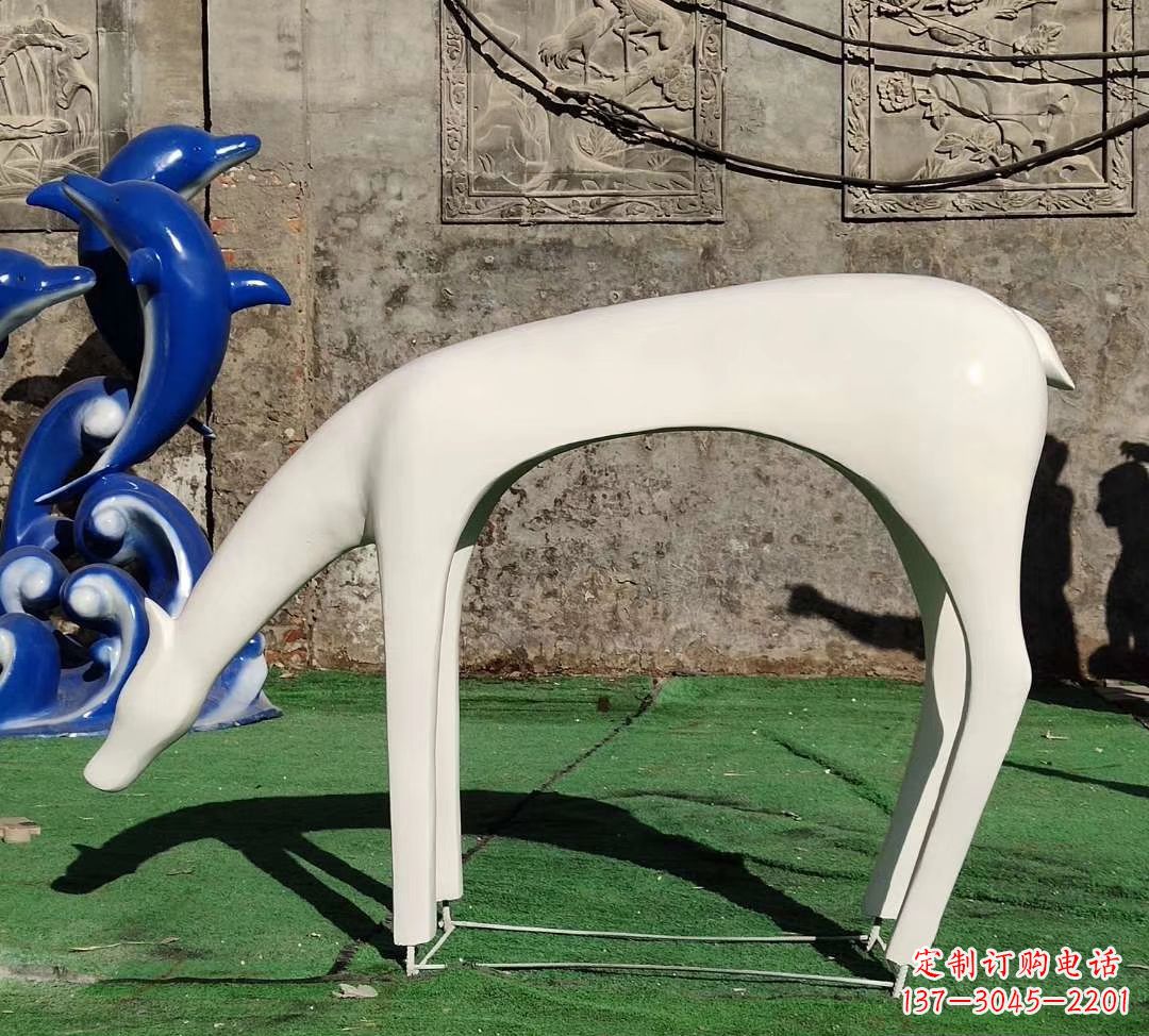 福建不锈钢喷漆艺术小鹿雕塑