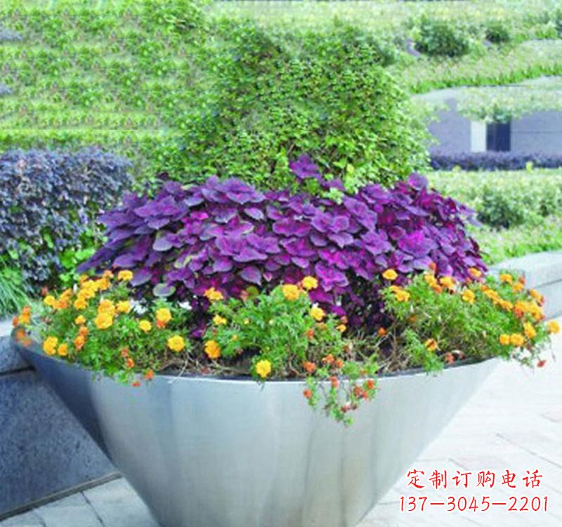 福建不锈钢花盆雕塑艺术之美