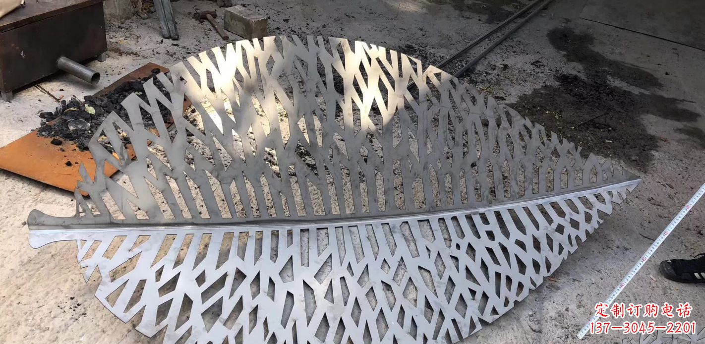 福建不锈钢树叶雕塑精美的艺术品