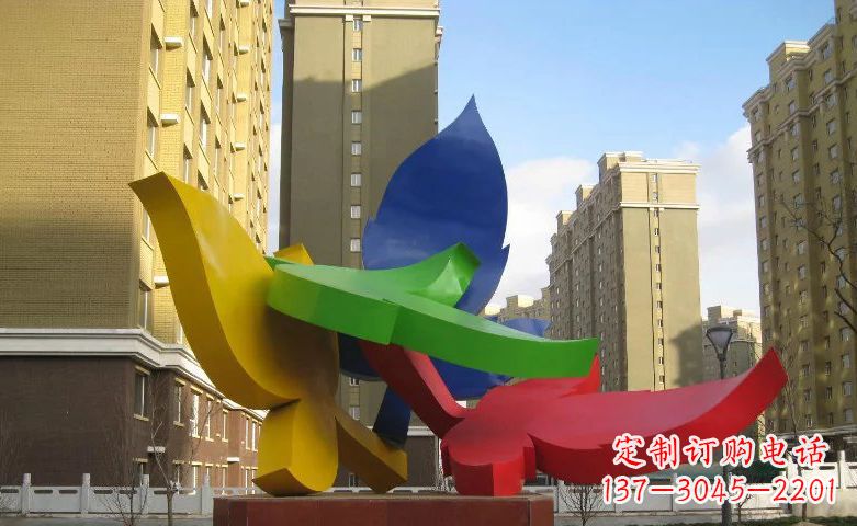 福建不锈钢树叶景观雕塑美丽而精致