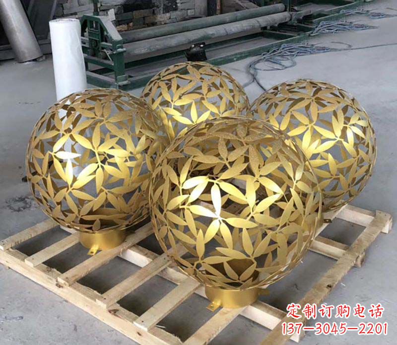 福建不锈钢树叶镂空球的美妙景观