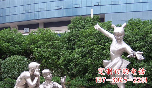 福建不锈钢制作的儿童踢毽子雕塑
