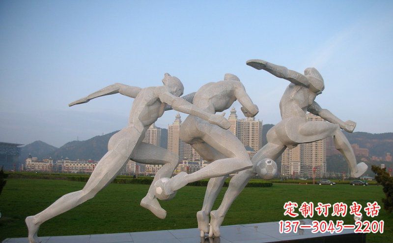 福建不锈钢踢足球的人物公园景观雕塑