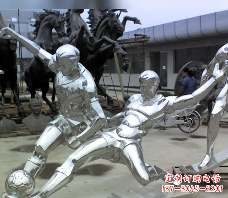 福建不锈钢踢足球的人物运动雕塑