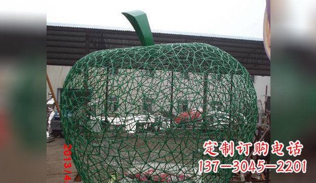 福建不锈钢网制作的苹果雕塑——精致且耐久