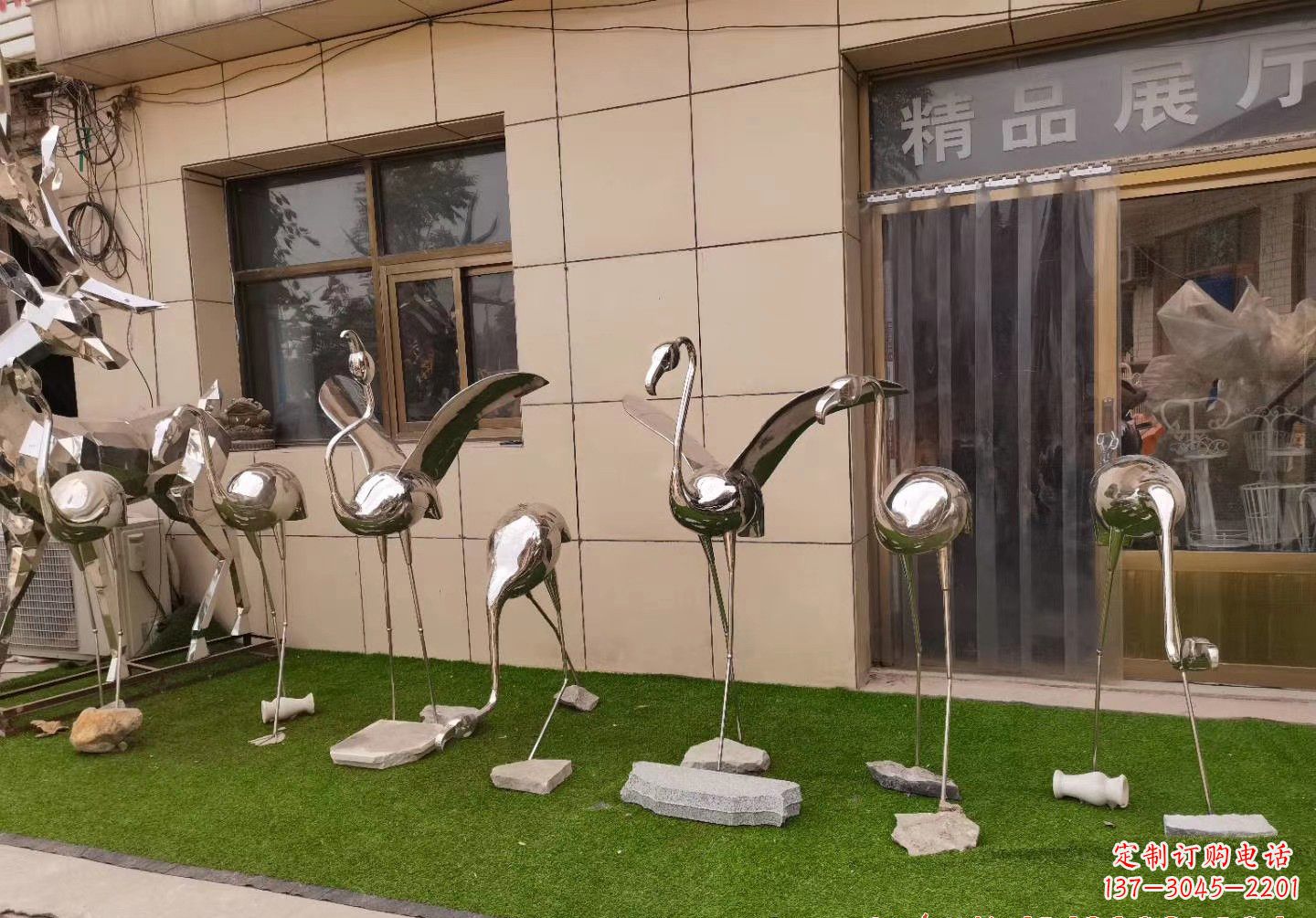 福建不锈钢仙鹤景观雕塑精美雕塑展现优美的仙鹤之美