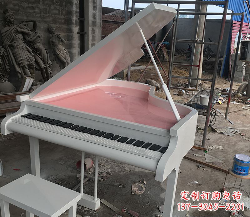 福建校园里的钢琴雕塑