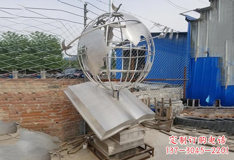 福建不锈钢校园里的地球雕塑
