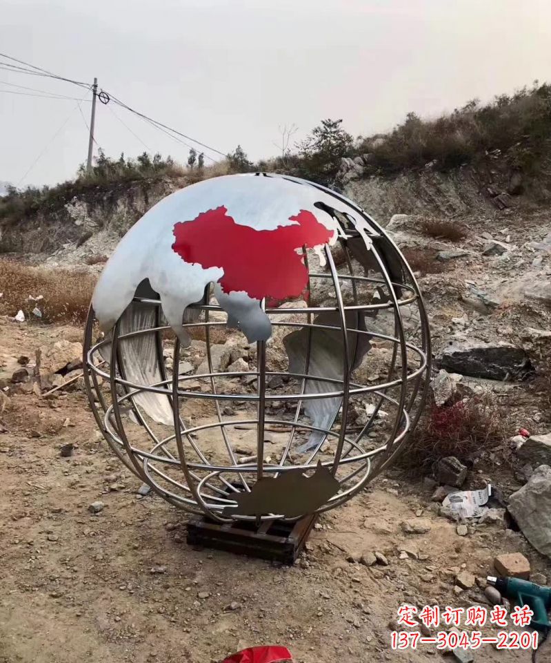 福建展现环保意识的地球仪雕塑