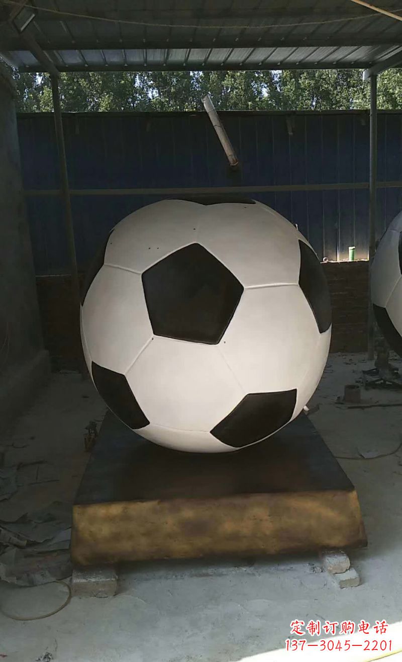 福建不锈钢学校足球雕塑