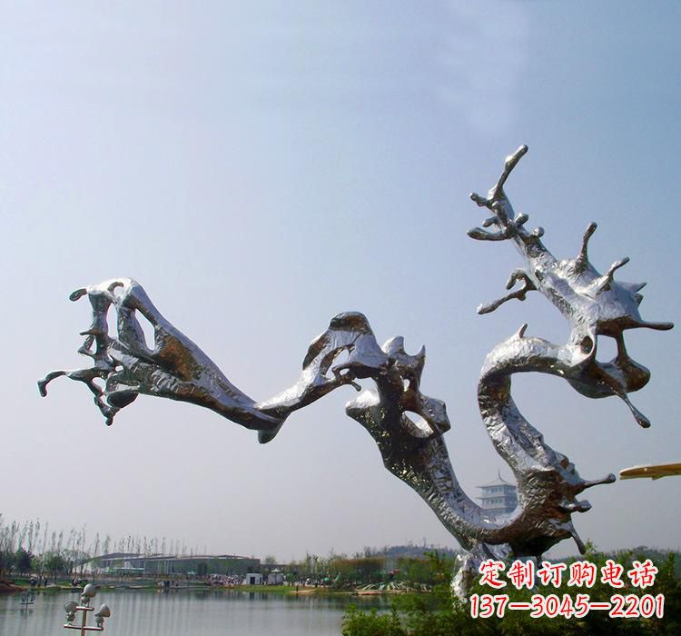 福建不锈钢水滴雕塑体现自然之美