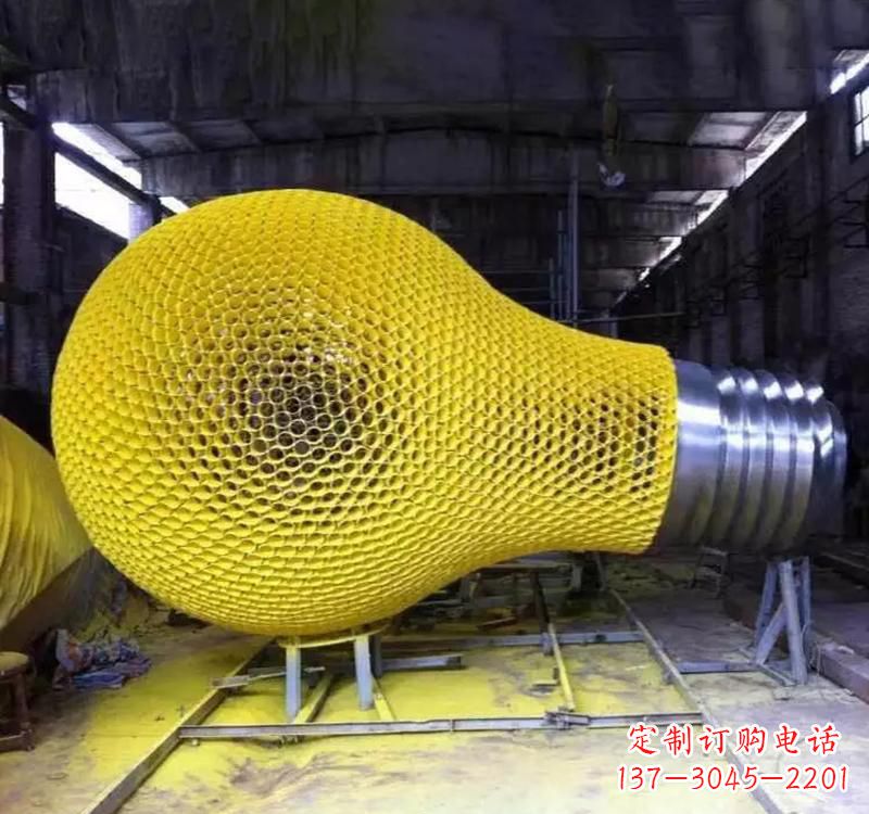 福建不锈钢灯泡雕塑精美而又抢眼