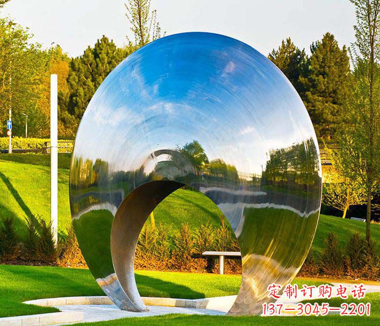 福建环环相扣的圆环雕塑