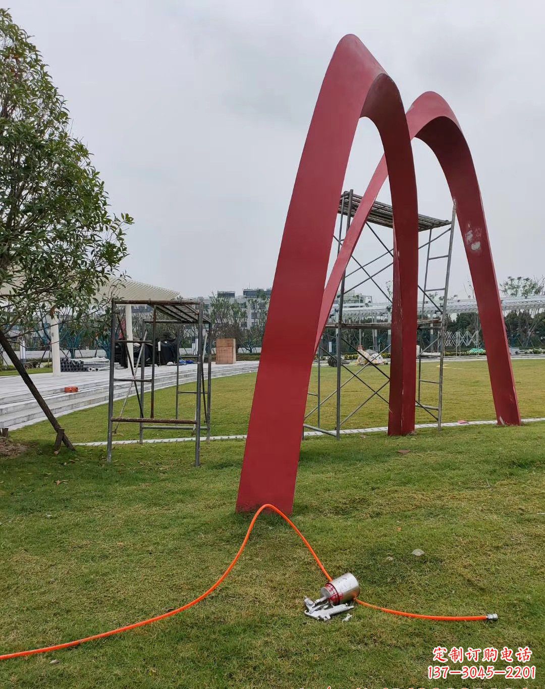 福建优雅的字母雕塑