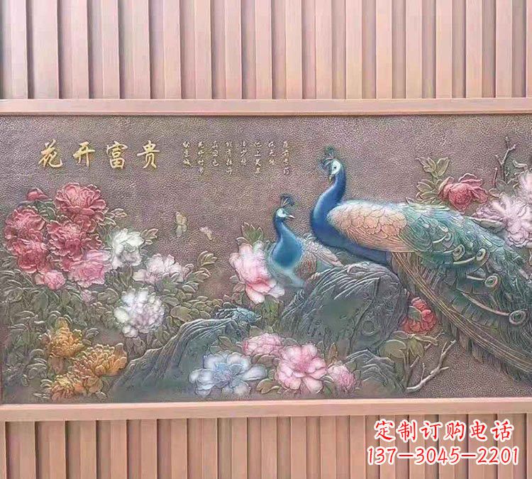福建锻铜孔雀雕塑——精致而神奇的艺术品