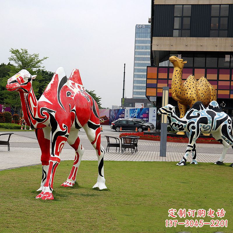 福建彩绘骆驼不锈钢雕塑城市园林的精美装饰