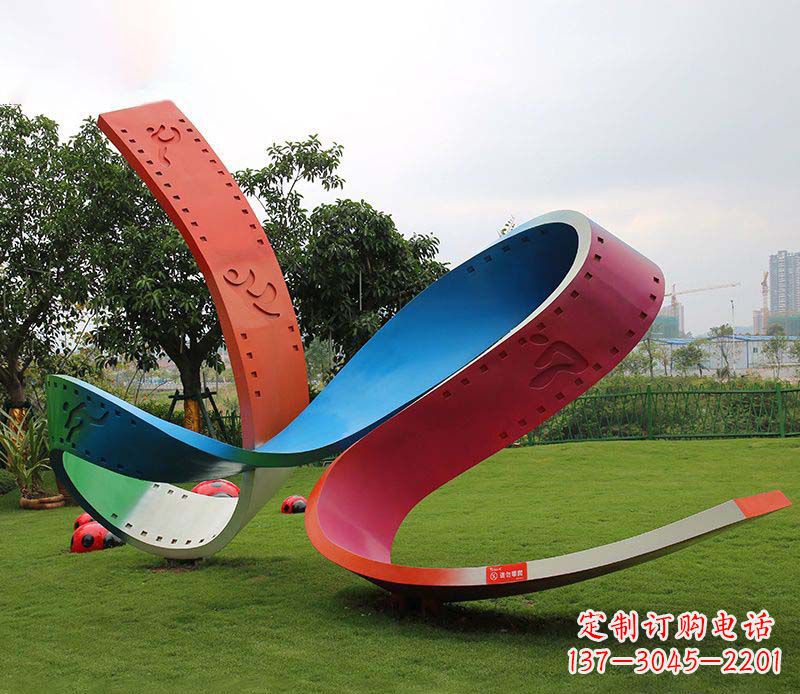 福建动态彩色不锈钢胶卷雕塑