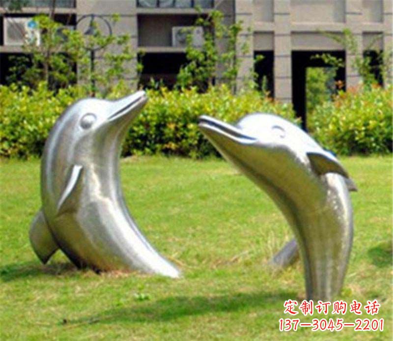 福建海豚雕塑草坪上的精美装饰