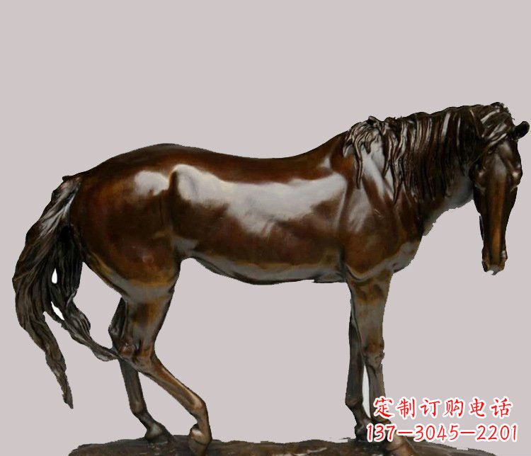 福建草原上的动物雕塑