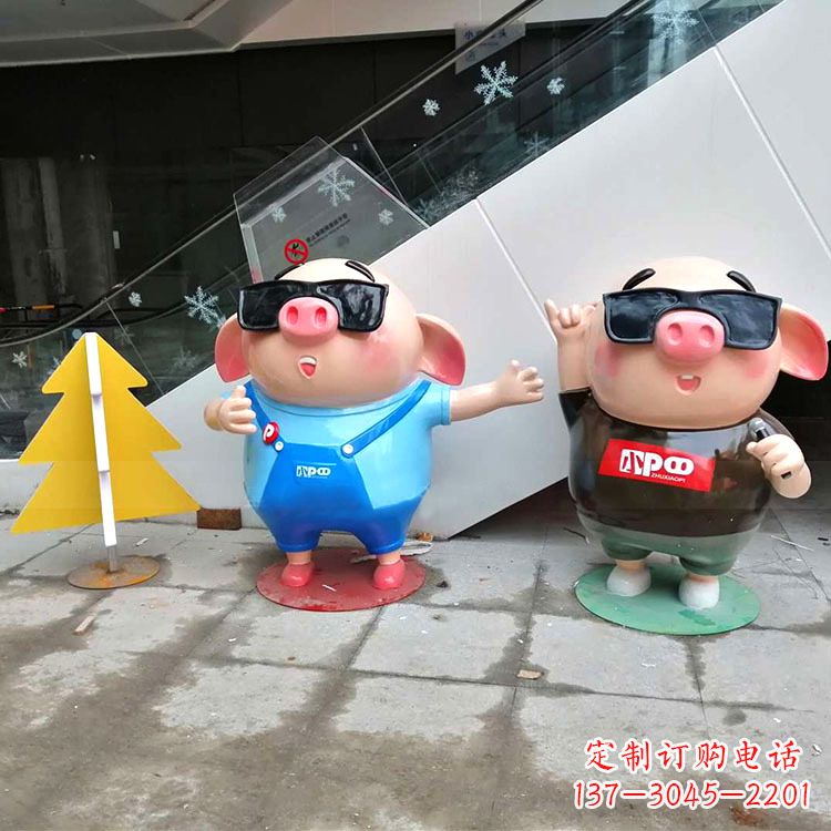 福建唱歌的卡通猪商场美陈玻璃钢动物雕塑
