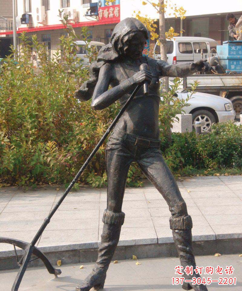 福建唱歌的女人街边景观铜雕