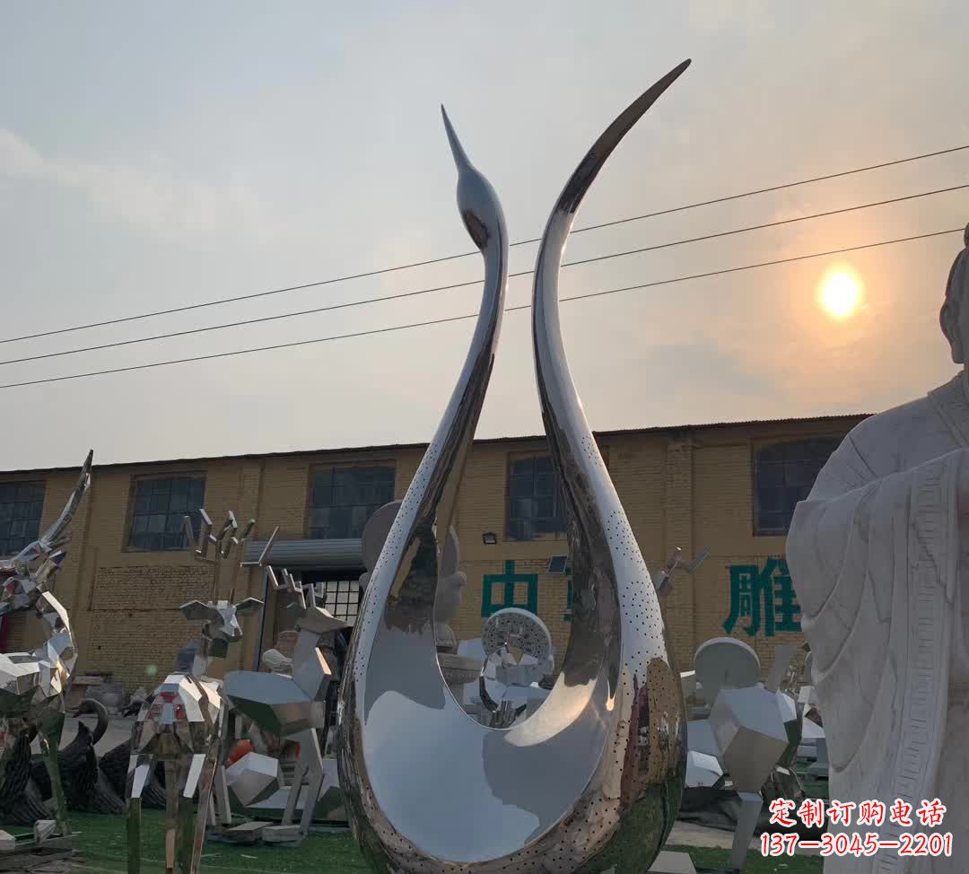 福建城市不锈钢镜面天鹅雕塑