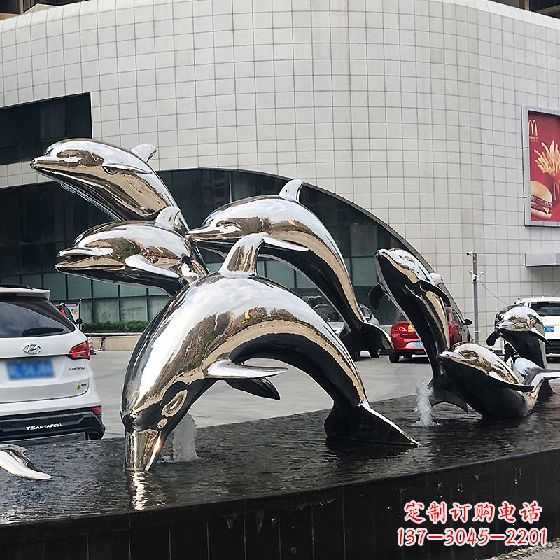福建海豚雕塑点亮城市商场的不锈钢镜面水景