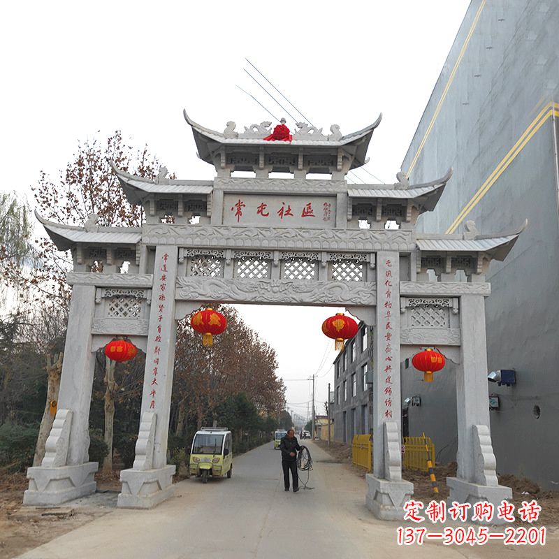 福建社区石雕牌坊传承中国传统文化