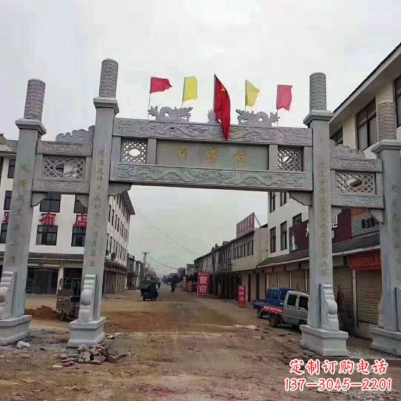 福建冲天式三门石雕牌坊传承中国古典文化精髓