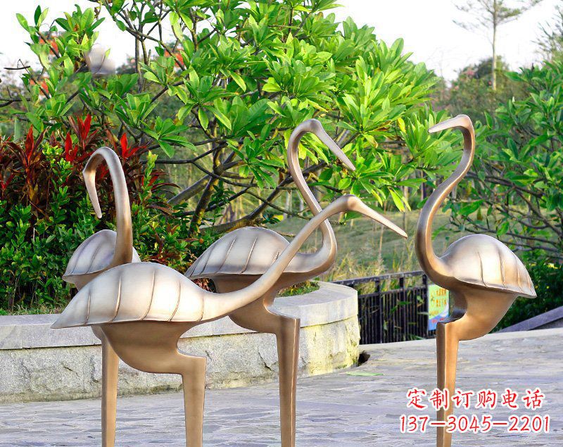福建丹顶鹤雕塑传承悠久的中国传统艺术